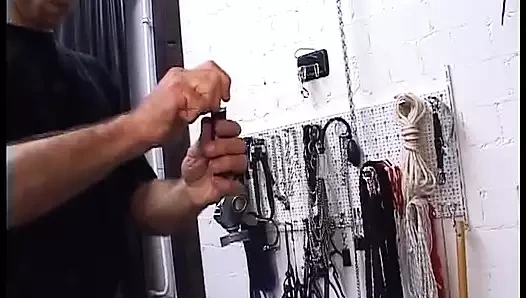 Çarpıcı Asyalı bebek azgın Alman adam tarafından sert sikiliyor