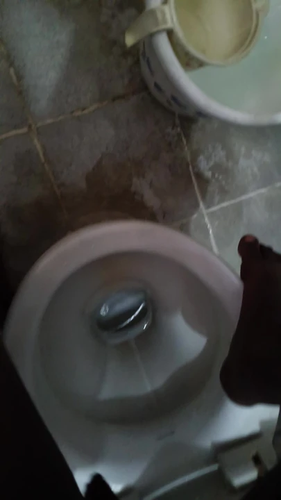Hostelde banyo çocuğu banyoda mastürbasyon yapıyor