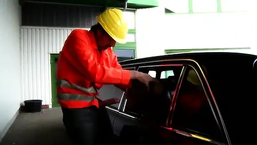 Dövmeli Kaslı Adam Sarışın Ve Azgın Esmeri Gırtlağına Kadar Anal Üçlü Grup Sekste Sikiyor