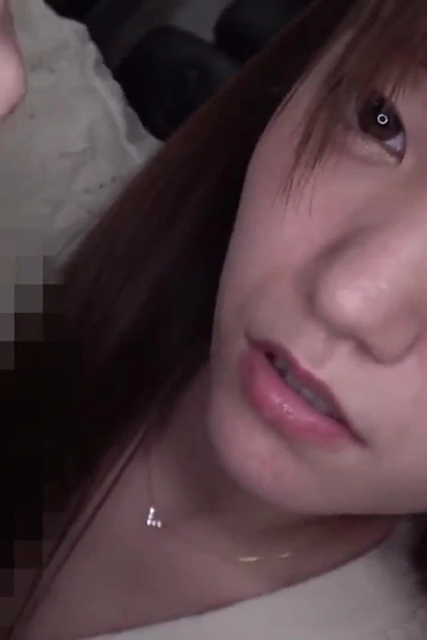 Sevecen büyük memeli tur rehberi tatlı teşhir ve istekli bir gülümseme ile azdırıyor bölüm 1