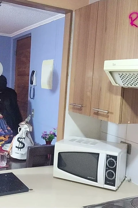 Hayranlar için videolar: maskeli genç adam beni mutfakta sikiyor