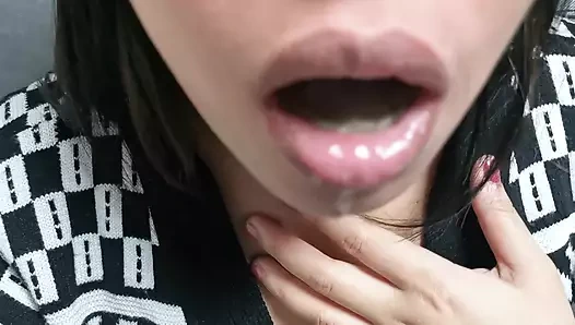 Bir yabancının barın tuvaletlerine boşaltıyorum