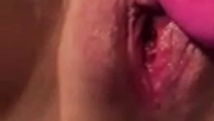 O cums ve kremler karısının kedi oynuyor