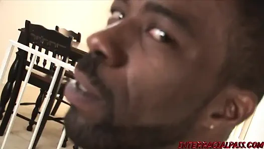 Ateşli latin Laurie Vargas kıllı amcığını siktiriyor