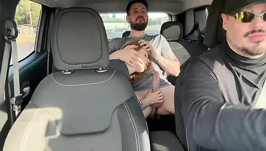 Çifti Uber'in arka koltuğunda yakaladım ve onları yolda bıraktım