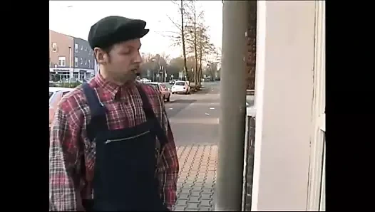 le concierce et son comis baise une bonne chienne