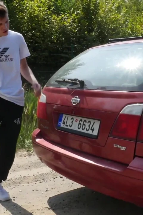 Daniel Hausser sadist bir usta tarafından kullanılıyor