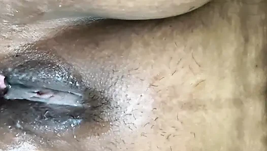 Water fell into the pussy when she put a finger in her pussy.