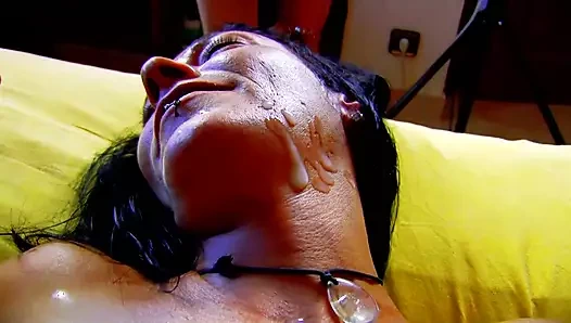 Küçük titted Alman sürtük alma bir şişman horoz derin içeride ona beceriksizlik