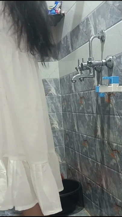Arkadaşının evinde ilk kez banyo yaparken banyoya kamera yerleştirmiş | Bölüm 1