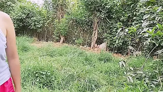 18 YAŞıNDAKI HIZMETÇI PATRONUNU BAŞTAN ÇıKARıYOR VE BEKARETINI ALMAYA KARAR VERIYOR