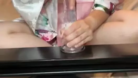 Yarağını idare etmeden önce pratik yapıyorum