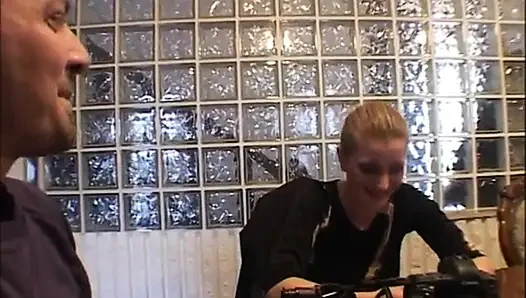 Seksi sarışınlar kıllı amcık, anal seks partisi