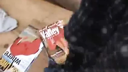 Dişçinin bekleme odasında bir delik açmak.