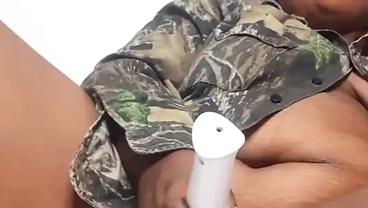 Tatlı zenci iri güzel mara egzotik tek başına fışkırtarak mastürbasyon yapıyor