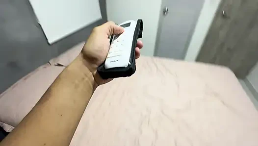 Hassas üvey kız kardeşimle kendimizi odama kapatıyoruz, ateşli ve havada olmak istiyor