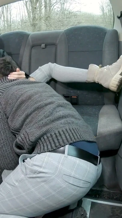 Büyük ağızlı adam taksimde beni ORGAZMA getiriyor - Female Fake Taxi | Clip 1