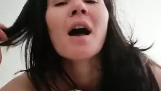 Nikysweet21 sabah mastürbasyon yapmak ile yastık