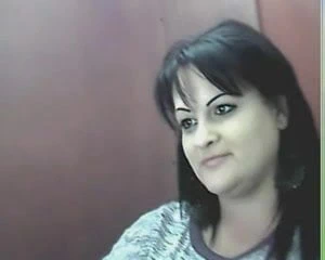 Kolombiyalı kaltak gösterilen onu büyük göğüsleri