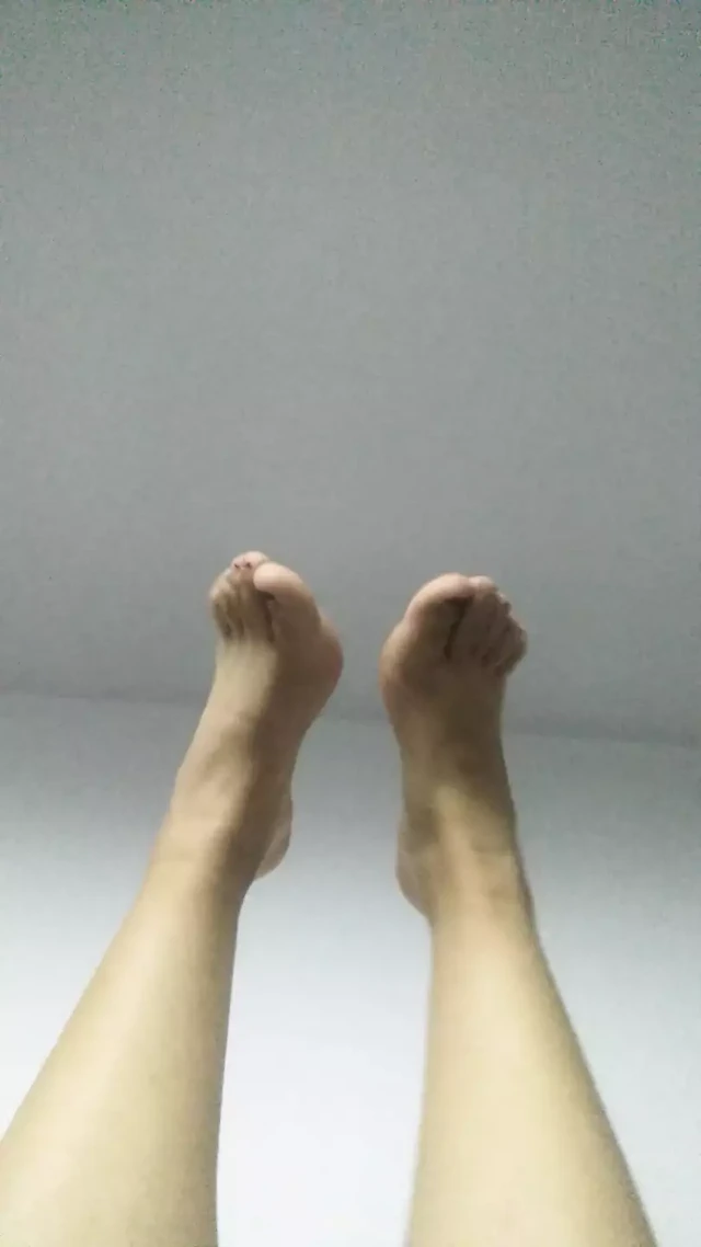 Çinli kızın ayakları