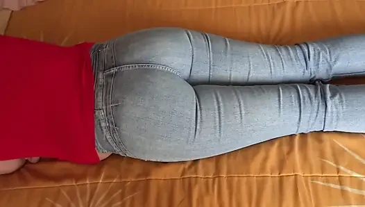 Sonunda baldızımla mastürbasyon yapmayı, onun tadını çıkarmayı ve büyük götüne boşalmayı başardım