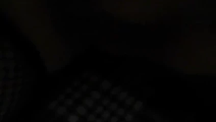 Cgirl42062 bir ovmak için yana onun beyaz külot çeker