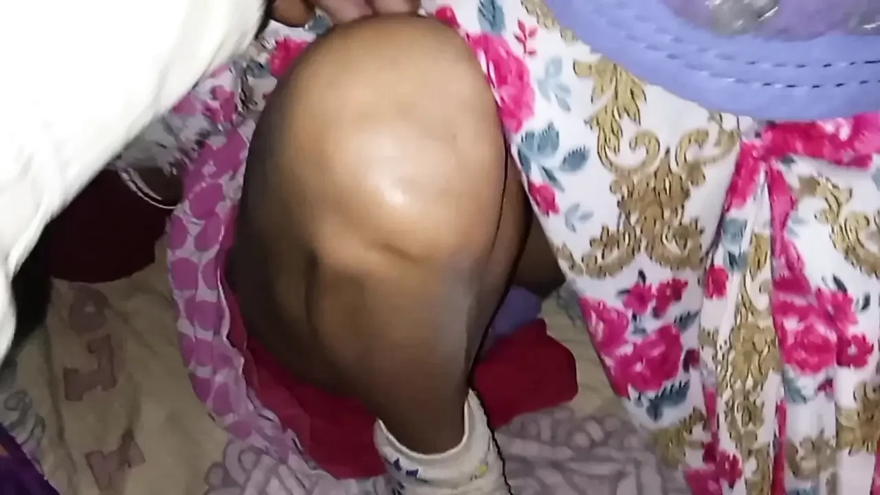 Apni sagi Mummys ki Stepsister ko subah subah chod liya Raat Mein Raat Mein soi thi