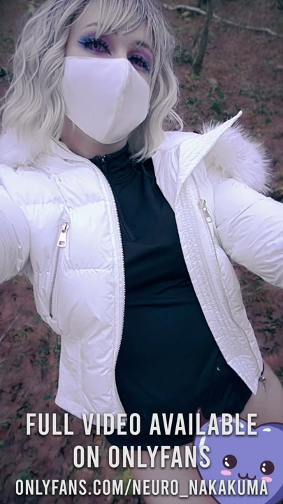 (Önizleme) Femboy soğukta soyunuyor