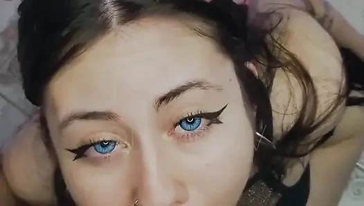 Dherlydoll tüm yarağımı ağzına alıyor ve sonra ateşli dölümü yutuyor