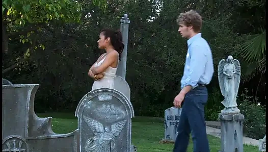 Büyük memeli güzel latin orta yaşlı seksi kadın domalarak sikiliyor ve büyük yarakla götüne boşalıyor