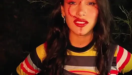 Latina, Cadılar Bayramı'nda Zengin Bir Squirt Yapıyor