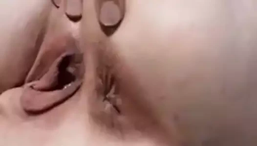 Büyük karanlık et delikleri ile soluk zencefil anne