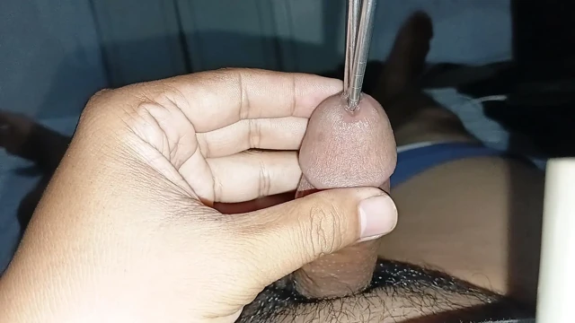Penise iki çubuk tak