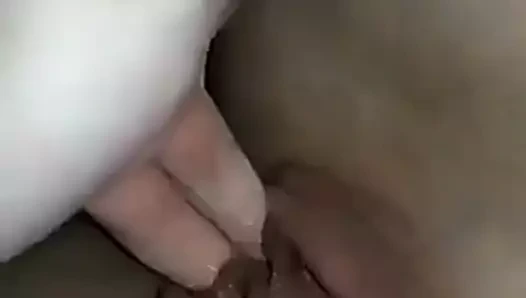 Eksik onu yalama ve yapay penis içinde benim ıslak kedi