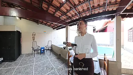 Bir muhabir canlı yayında çırılçıplak soyunuyor.