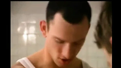 trois jeunes blanc encule hard