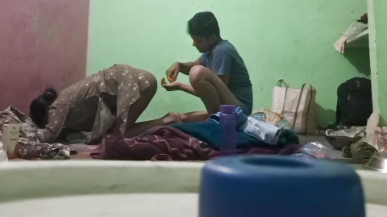 Üvey erkek kardeş ilk kez chudai üvey kız kardeş