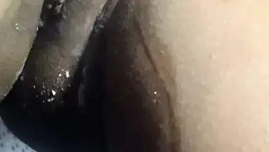 Kremsi zenci genç kız dışarıda ebeveynlerinin yatağında sikiliyor - ateşli sikiş