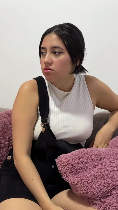 Büyük en iyi arkadaşımın bir porno oyuncusu olduğunu öğrendim. Sessizliğini kazanmak için sert bir sevişme yaptım