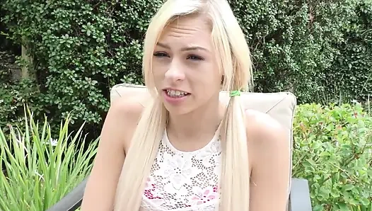 Vibratör gerildikten sonra ıslak gırtlağına kadar damlayan tükürük