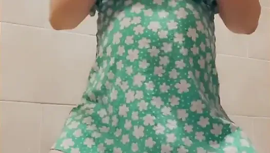 Beni bir barda gördüğünü ve beni tuvaletlere kadar takip ettiğini hayal et