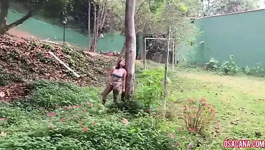 Uzaktan izleyerek doğru anı bekledi