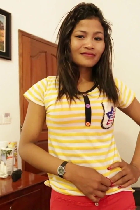 Asiansexdiary Filipinli yabancıyı memnun etmek için sinsi seksi vücut kullanıyor