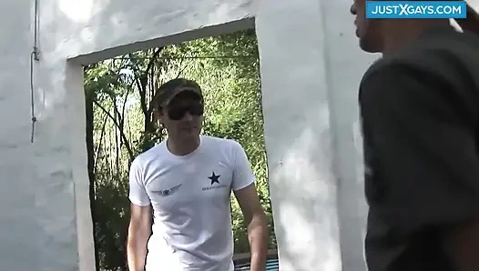 Mastürbasyon yaparken yakalandı ve sonra sikildi