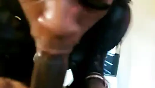 Çirkin siyah tranny emme çük