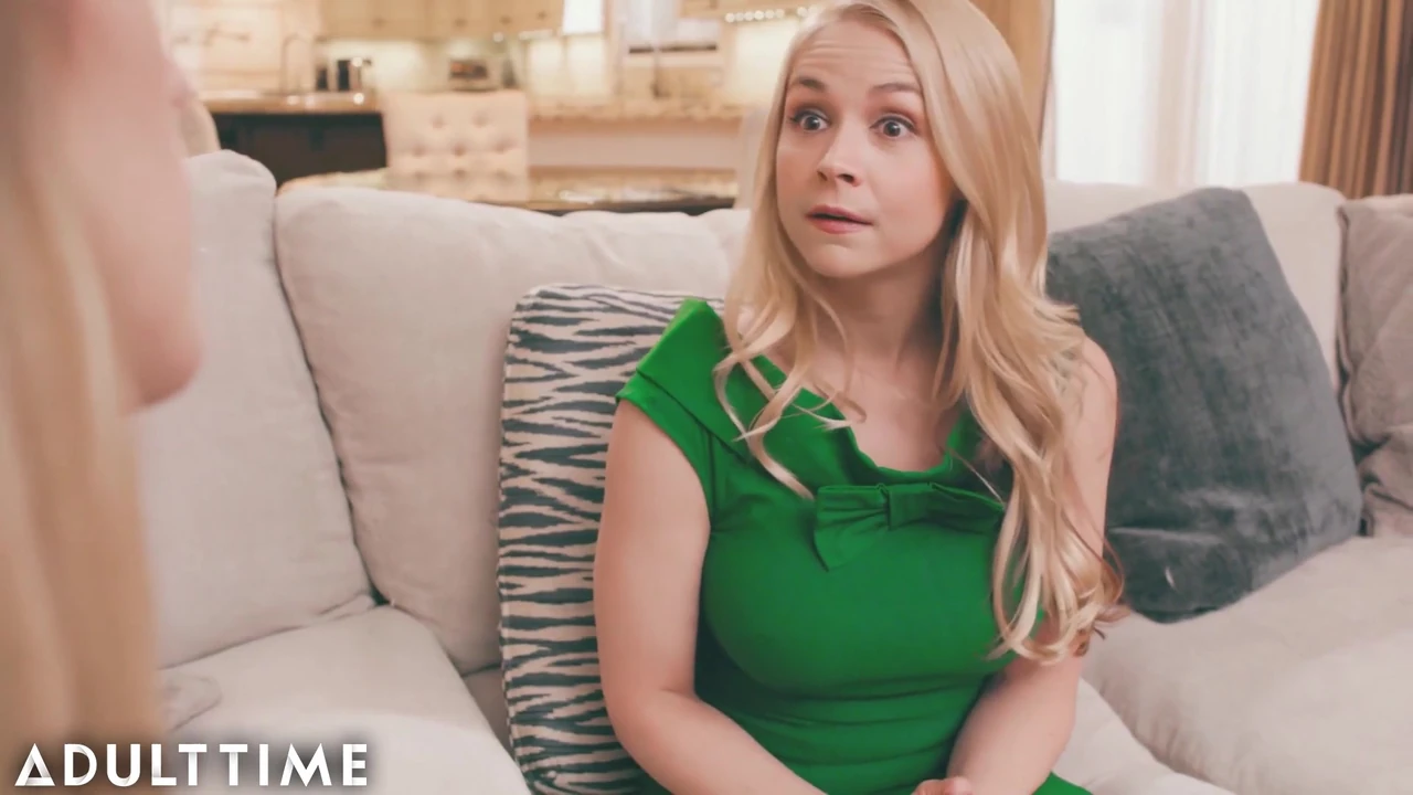 ADULT TIME Transfixed: Housewives Play While Hubby's at Work