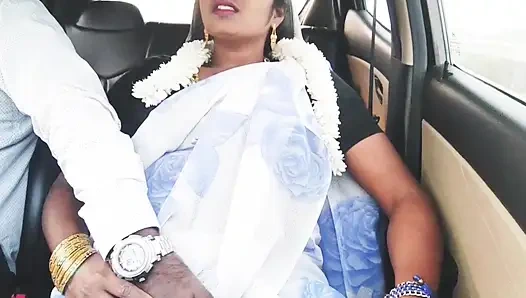 Hintli kadın arabada seks yapıyor Güzel sari ev hanımı üvey oğluyla sikişmeye çalışıyor car drive.telugu edepsiz konuşmalar.
