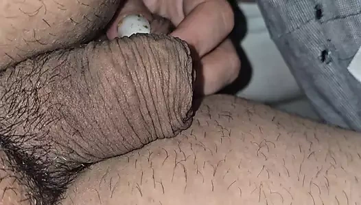 Aldatan üvey anne tartışmadan üvey oğlunun yarağına elle muamele çekiyor