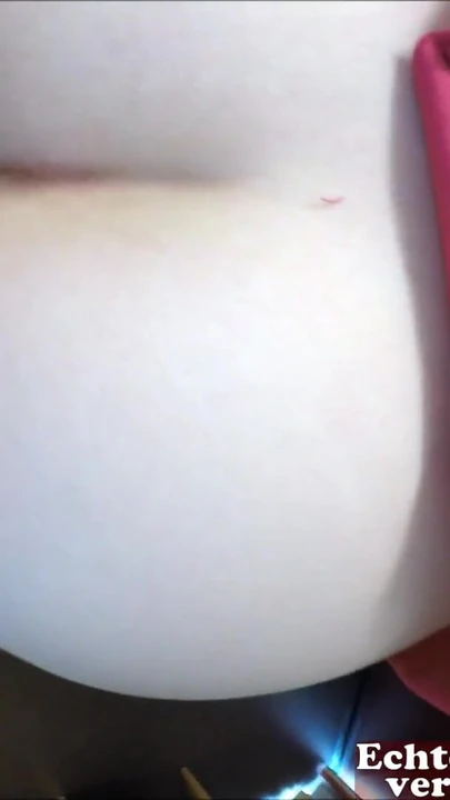 Захватывающий момент из "Молодая застенчивая школьница-юная студентка в первый раз трахается в отеле"