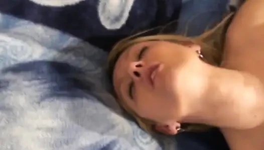 Agnes tek başına yaramazlık yapıyor